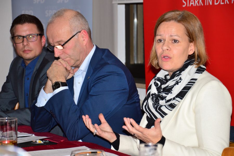 Nancy Faeser bei der Debatte in Mücke zur Inneren Sicherheit